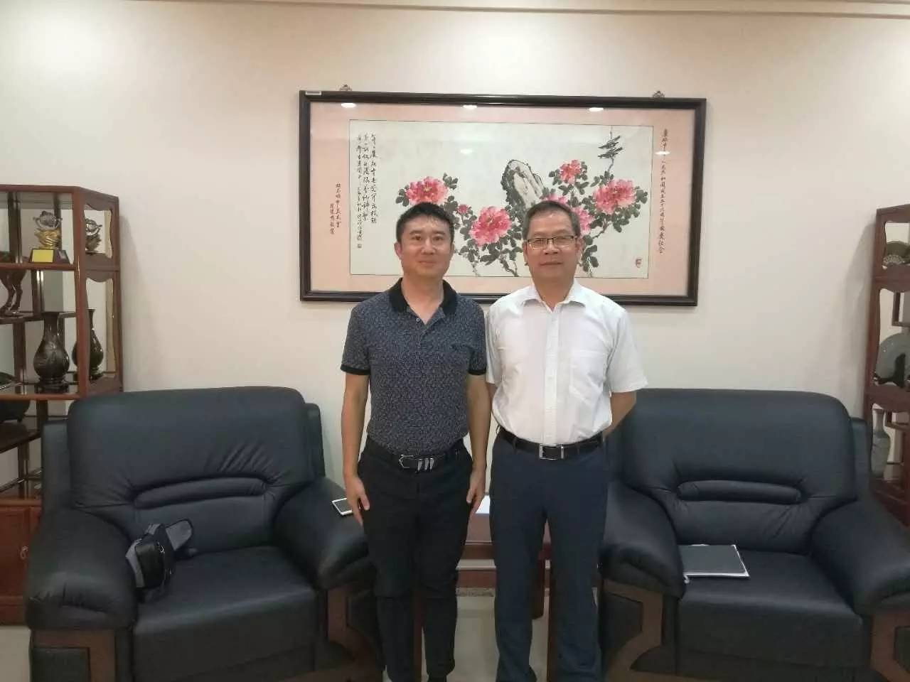 涂多多考察越南鈦礦獲當(dāng)?shù)仡I(lǐng)事館熱情接待 title=