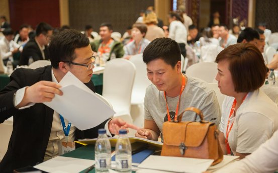 近千家工業企業齊聚河北滄州 探討傳統制造業互聯網營銷轉型之路 title=
